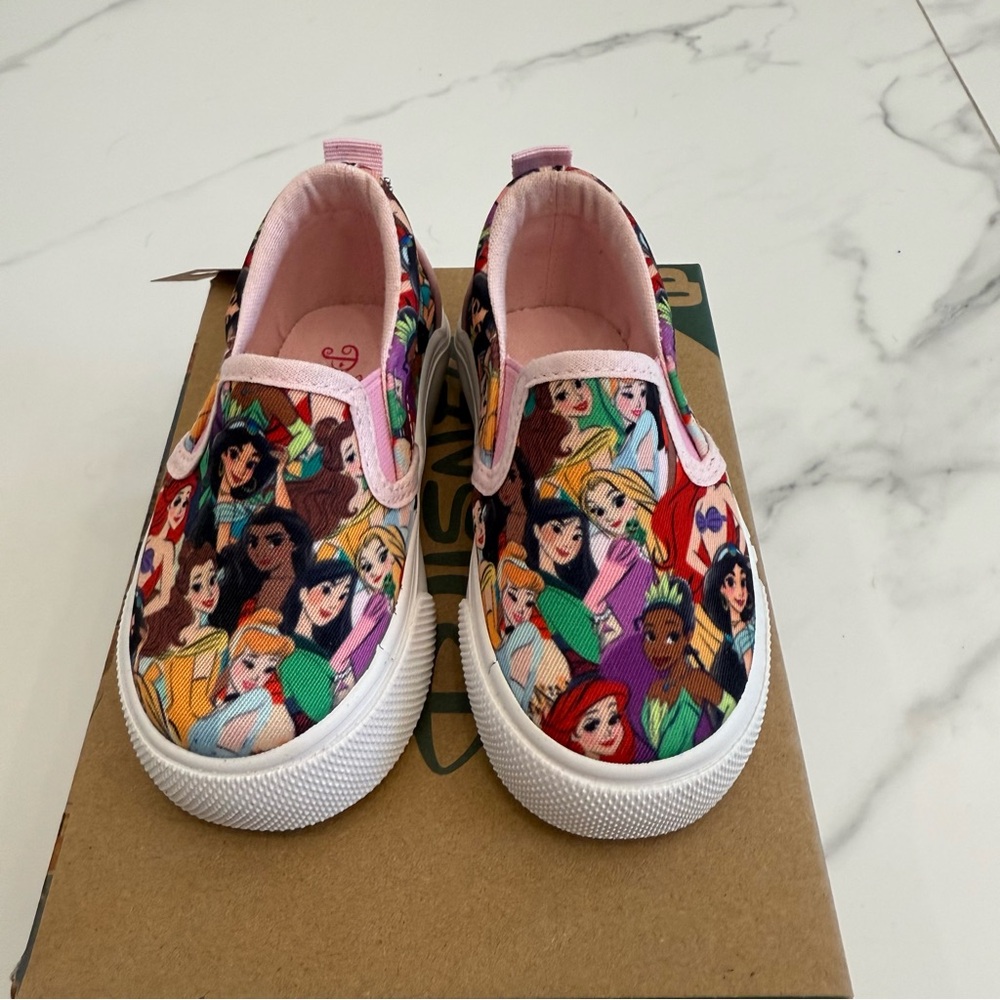 NWT Girls Ground Up Disney Princess Slip On Multi Color Sneakers Size 6